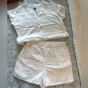 Universal thread linen set.